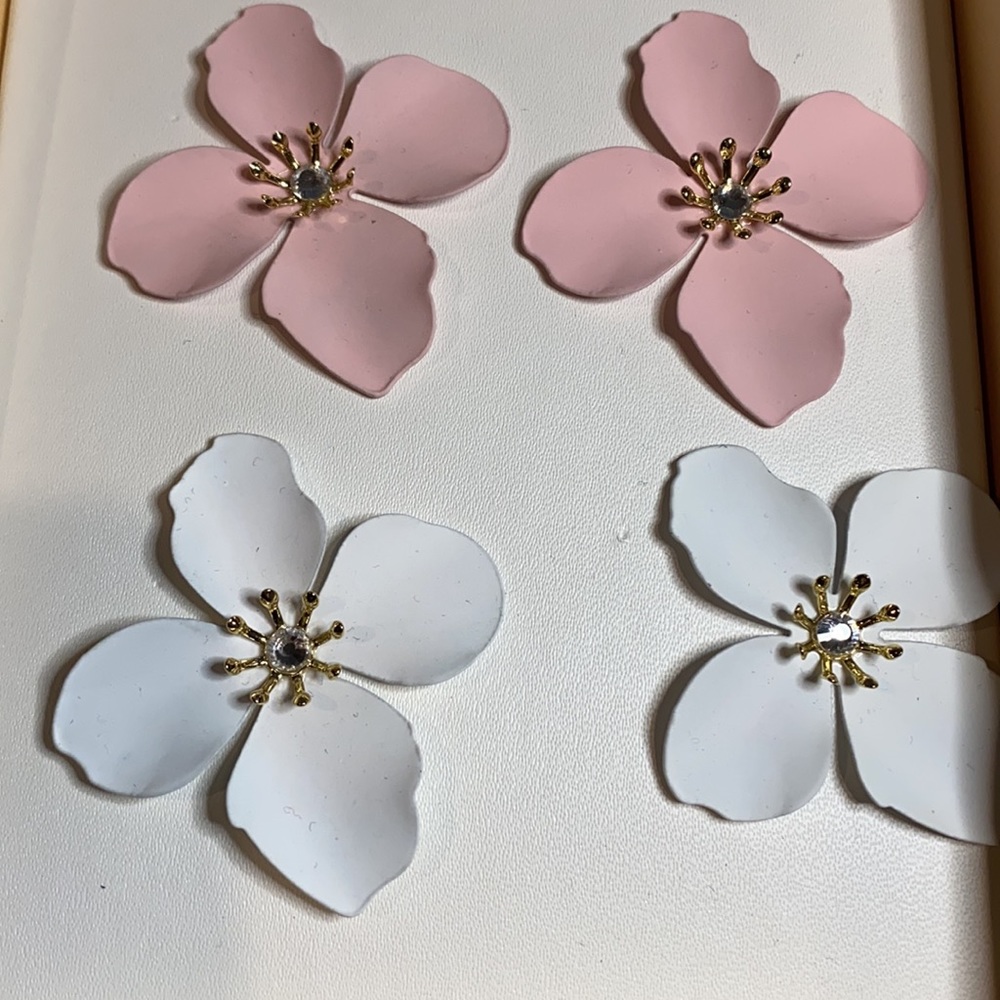 🆕C & C California Pink and White Flower Earrings